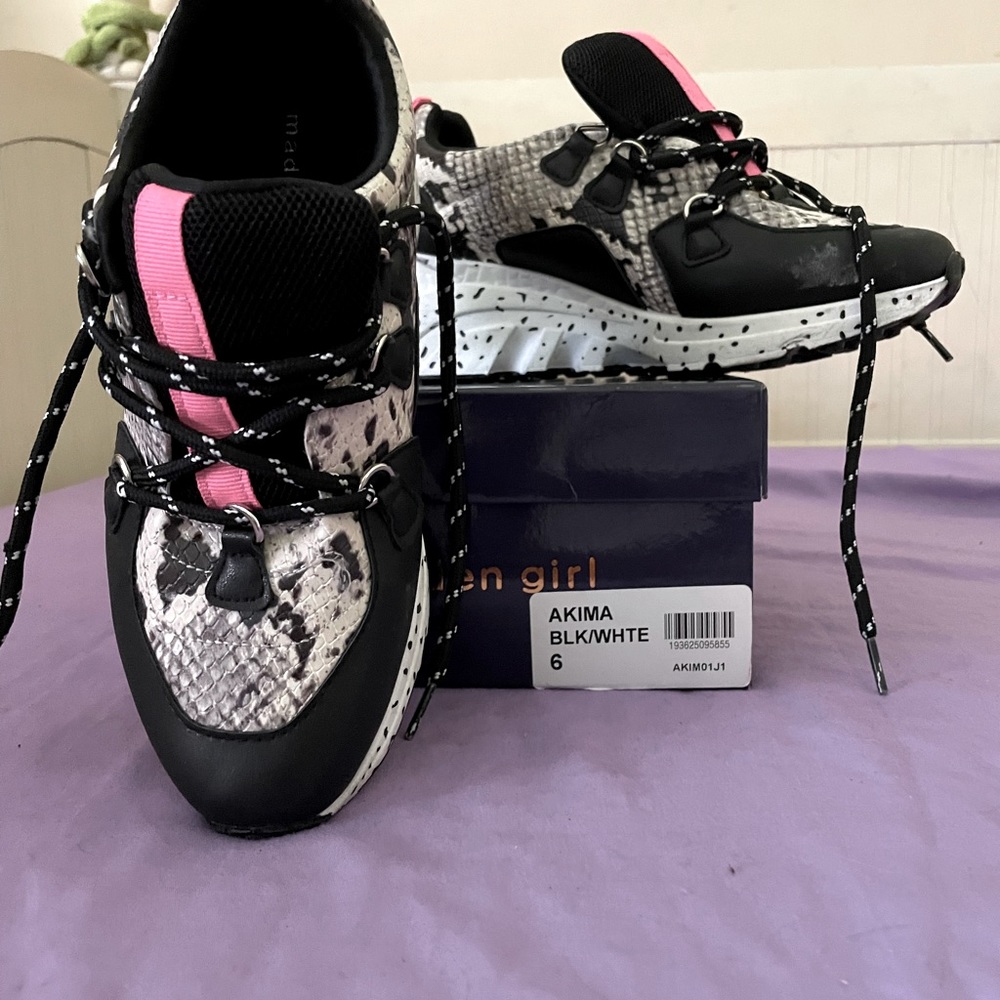 Steve Madden Sneakers